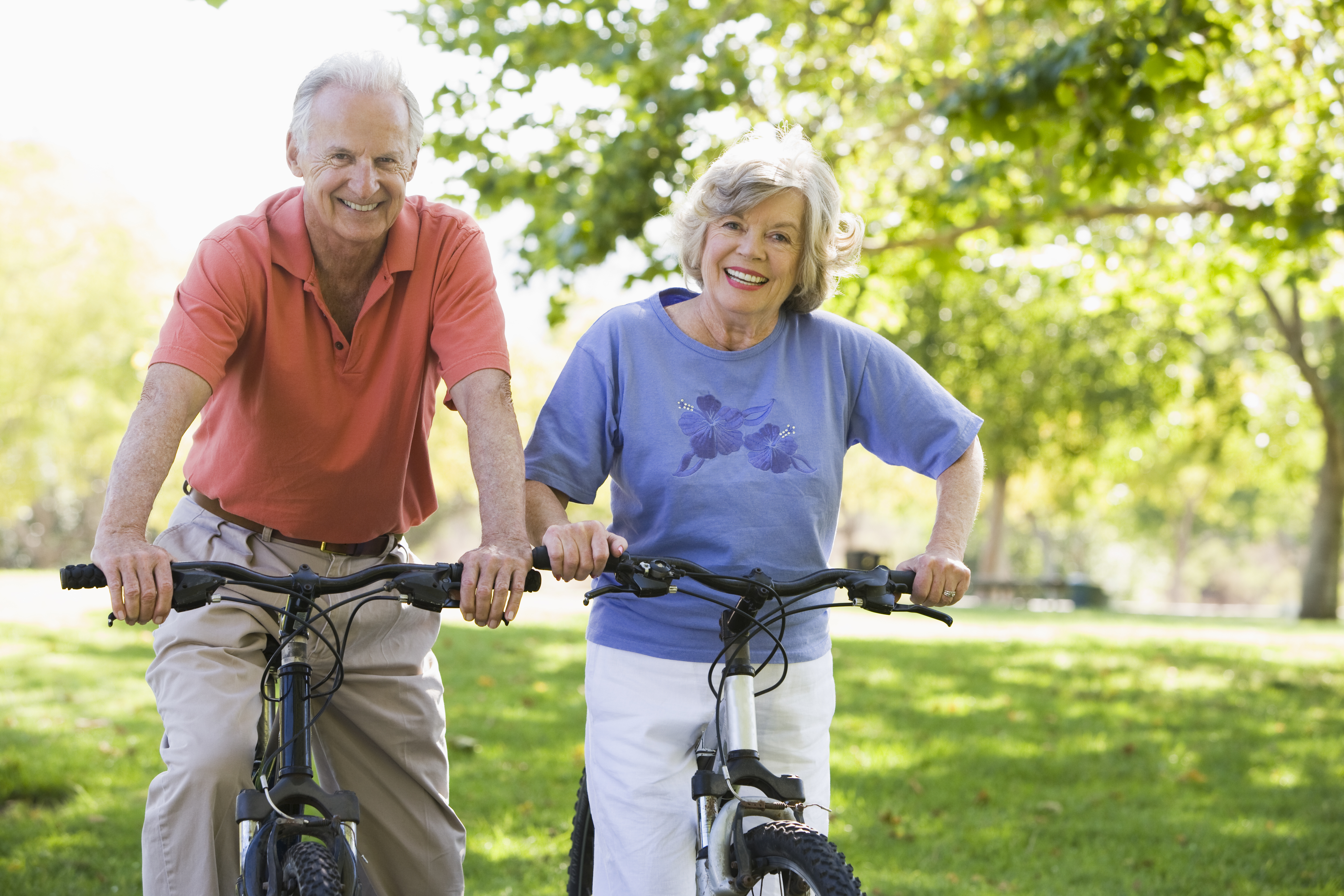 Активное долголетие это. Пожилые люди. Здоровый образ жизни для пожилых людей. Активны йоьращ жизни в старости. Физическая активность пожилых.
